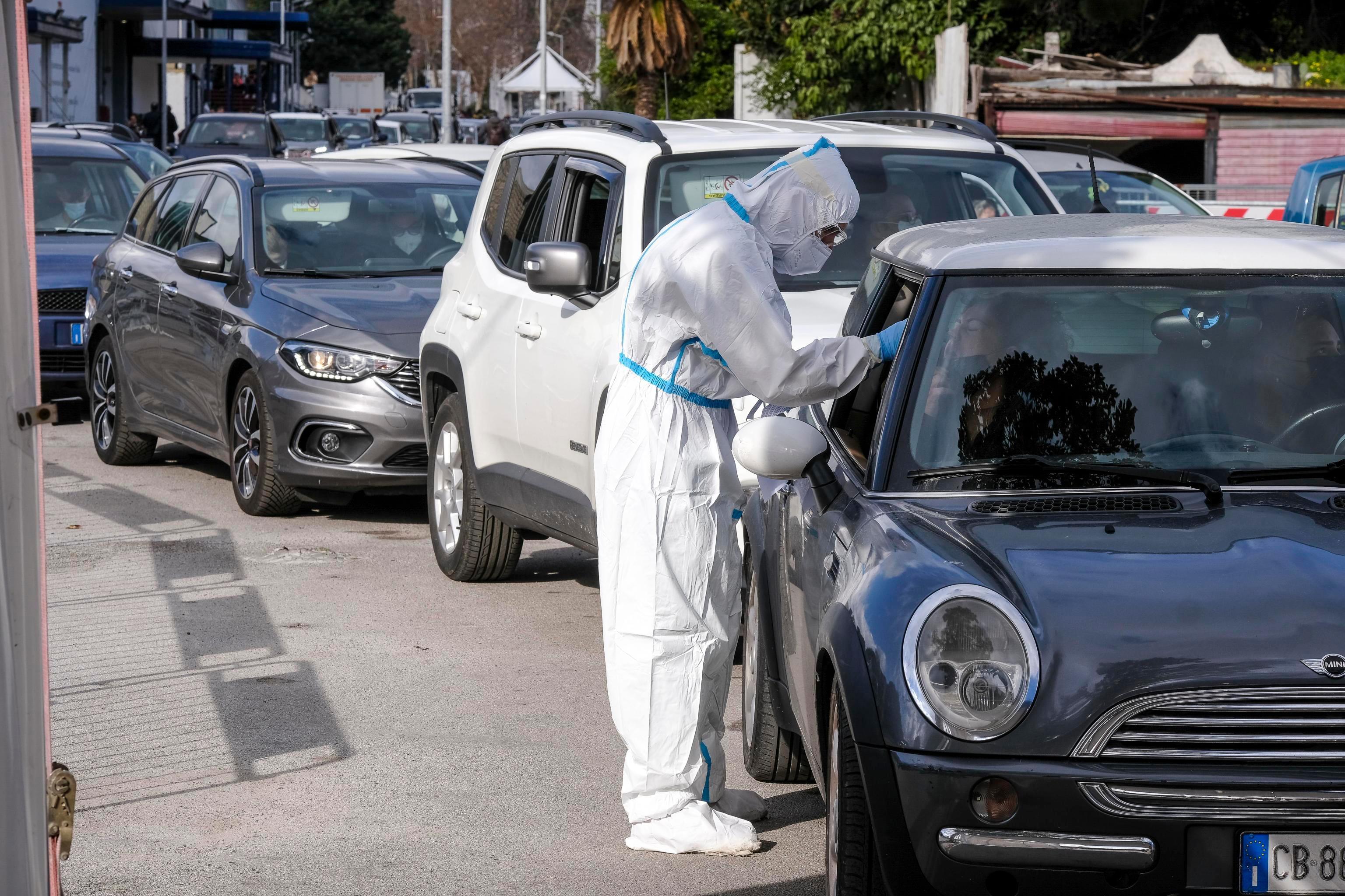 Covid in Sardegna: primo giorno senza vittime, i nuovi casi sono 727 