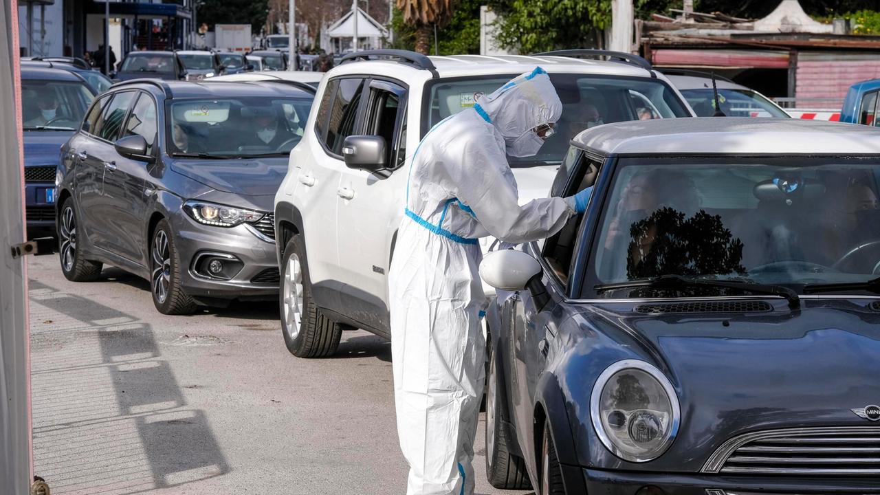 Covid in Sardegna: primo giorno senza vittime, i nuovi casi sono 727