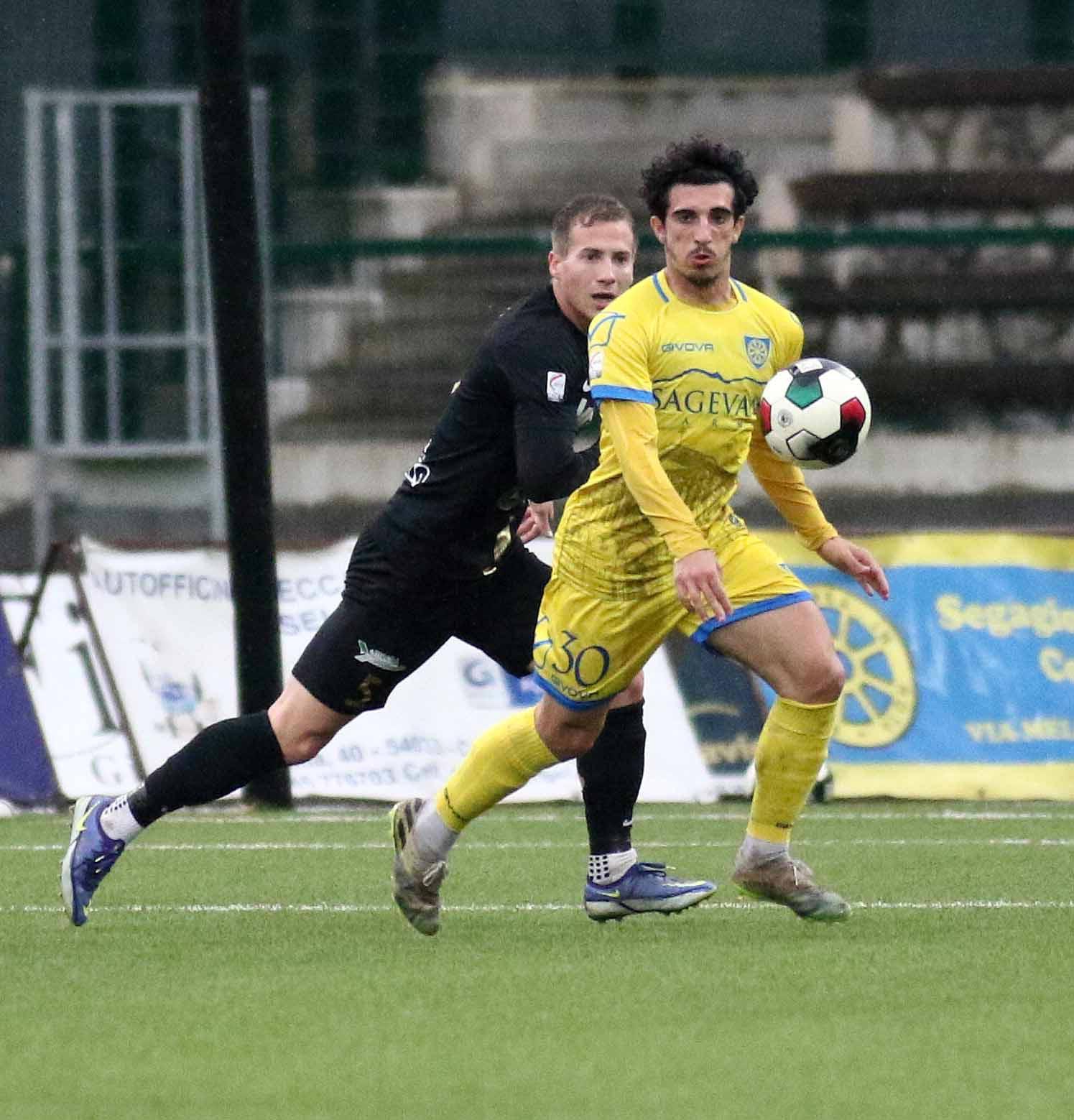 La Carrarese non riesce a portare a termine il blitz in casa del Pescara e saluta i playoff di Serie C