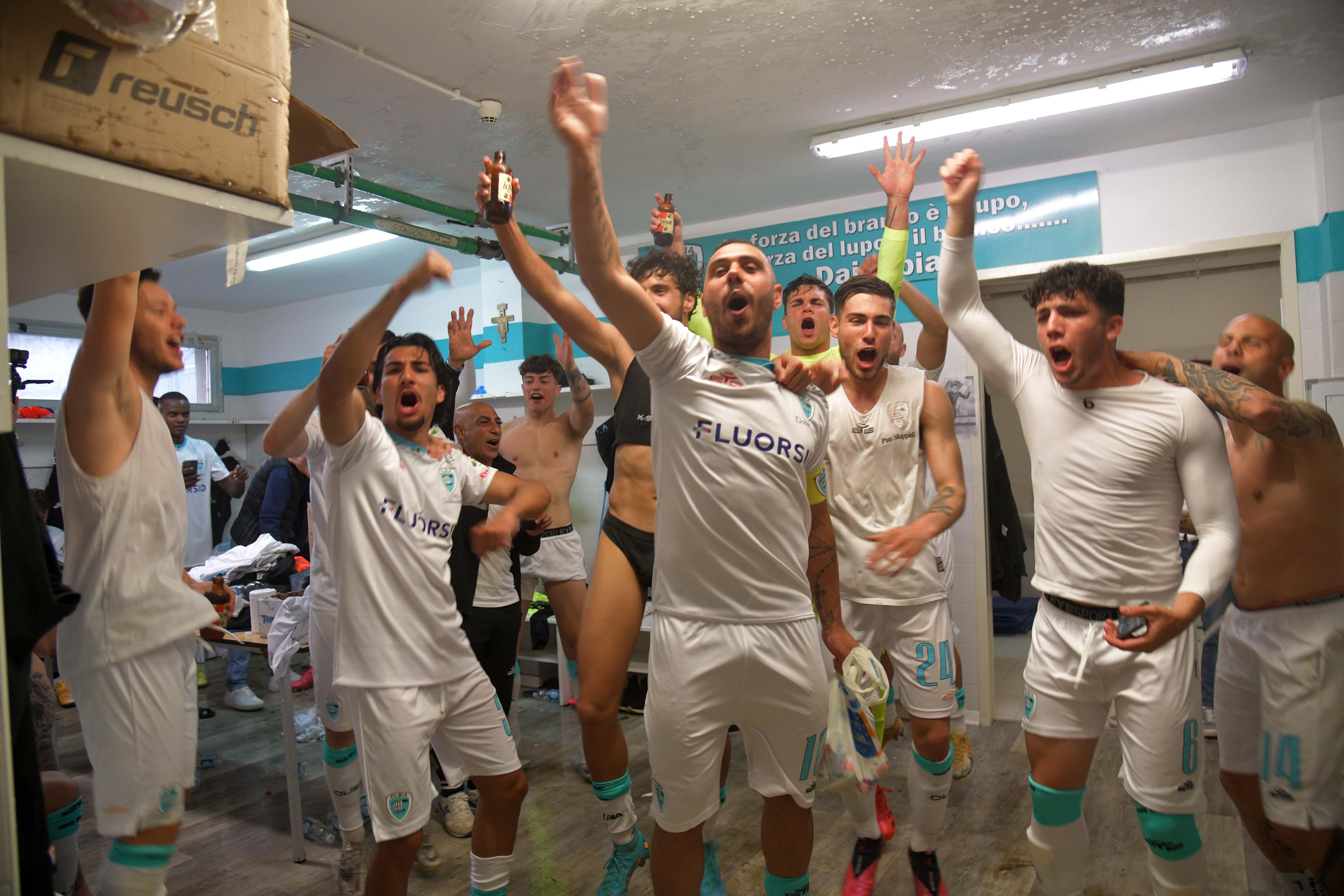 Clamorosa vittoria dell'Olbia, si va al secondo turno dei play off per la serie B