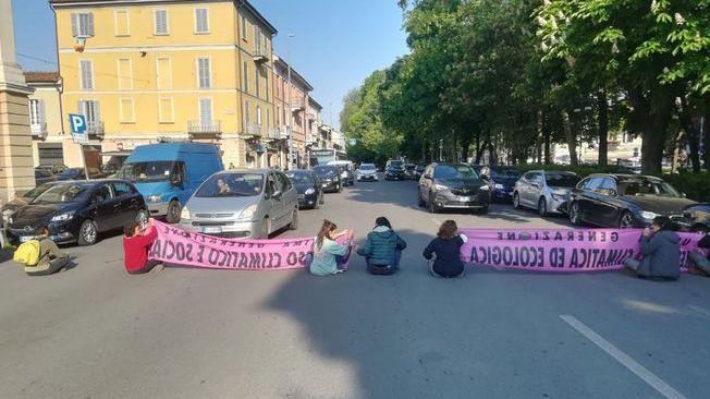 Sos clima e inquinamento a Pavia, blocchi stradali per protesta