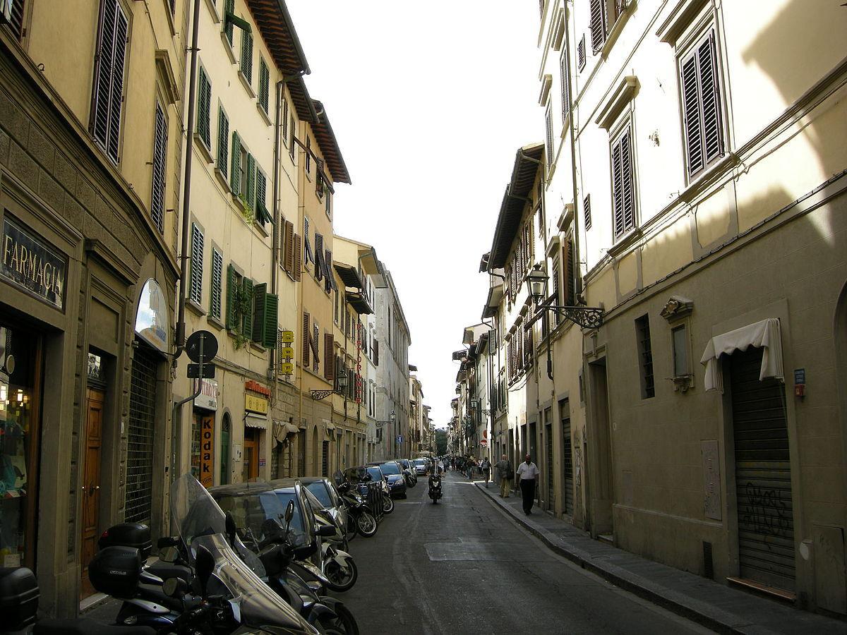 Via Guelfa a Firenze: qui è esploso il litigio poi finito a coltellate