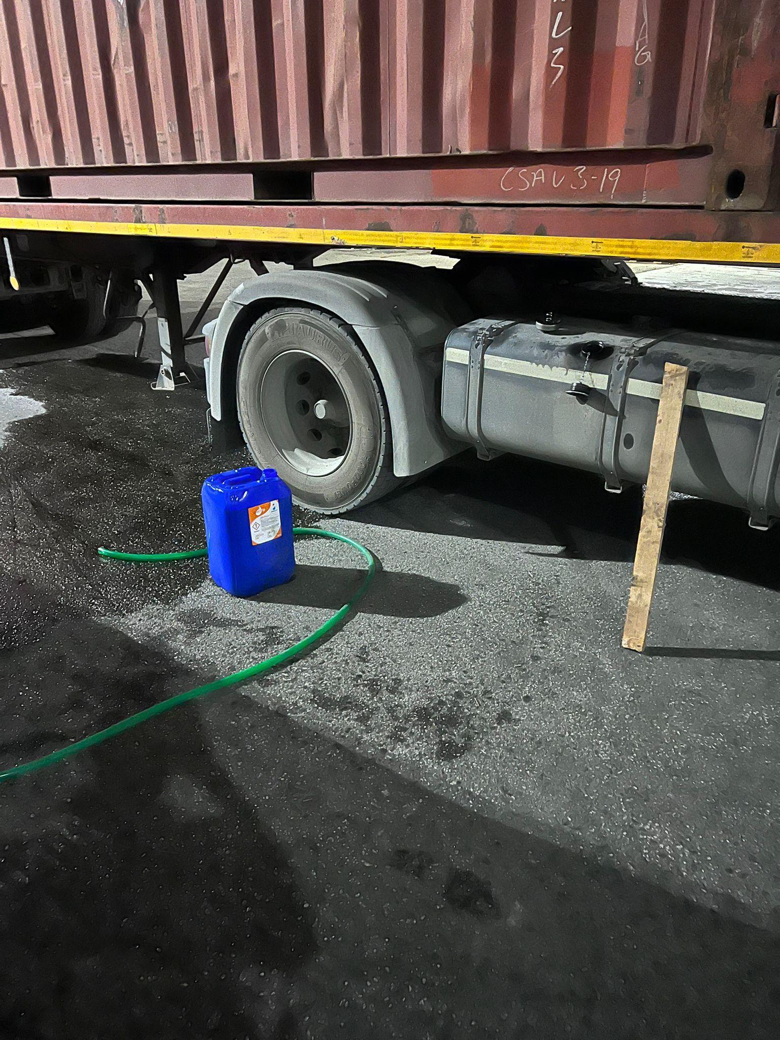 Una tanica di benzina riempita