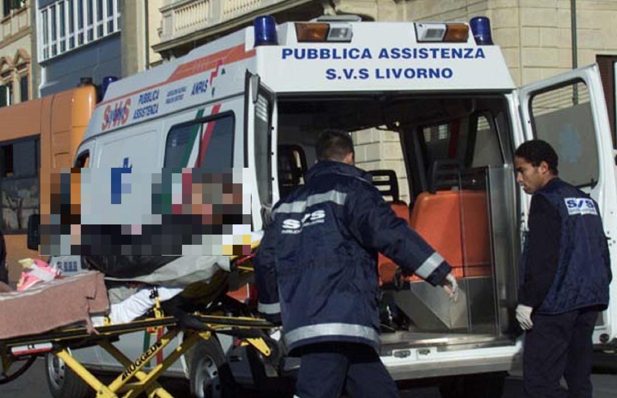 Un'ambulanza della Svs per un soccorso su viale Italia (foto d'archivio)