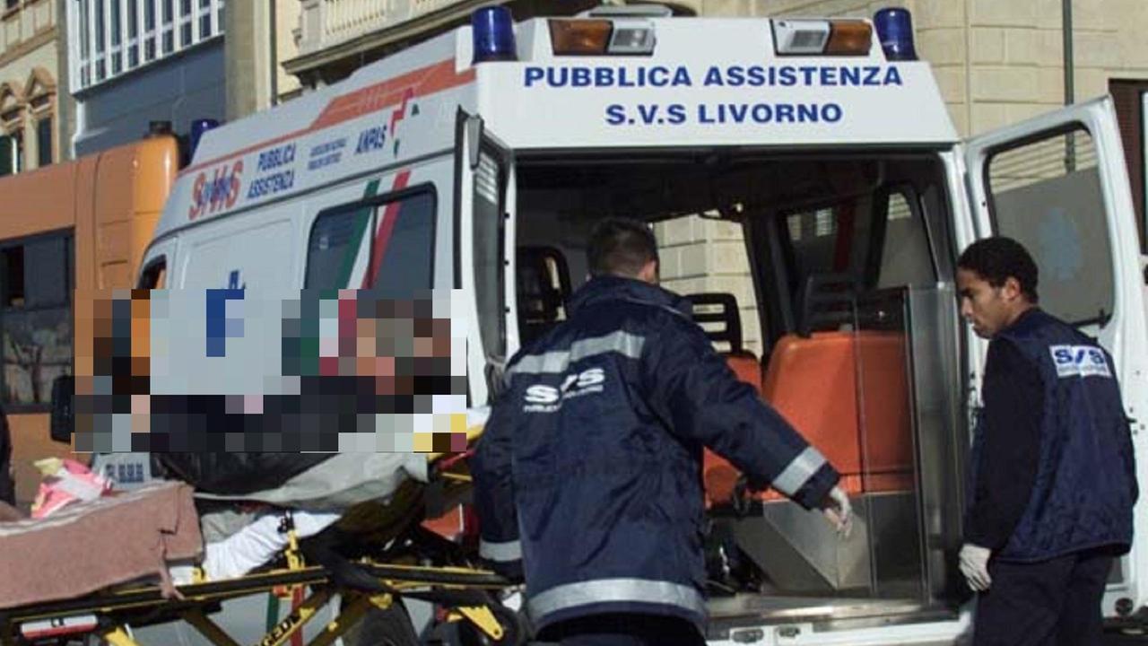 Un'ambulanza della Svs per un soccorso su viale Italia (foto d'archivio)