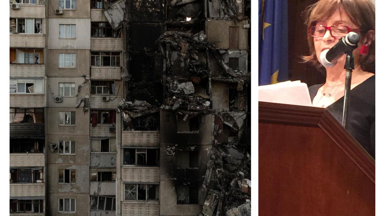 Un edificio distrutto dai bombardamenti a Kharkiv e la professoressa Nadia Urbinati
