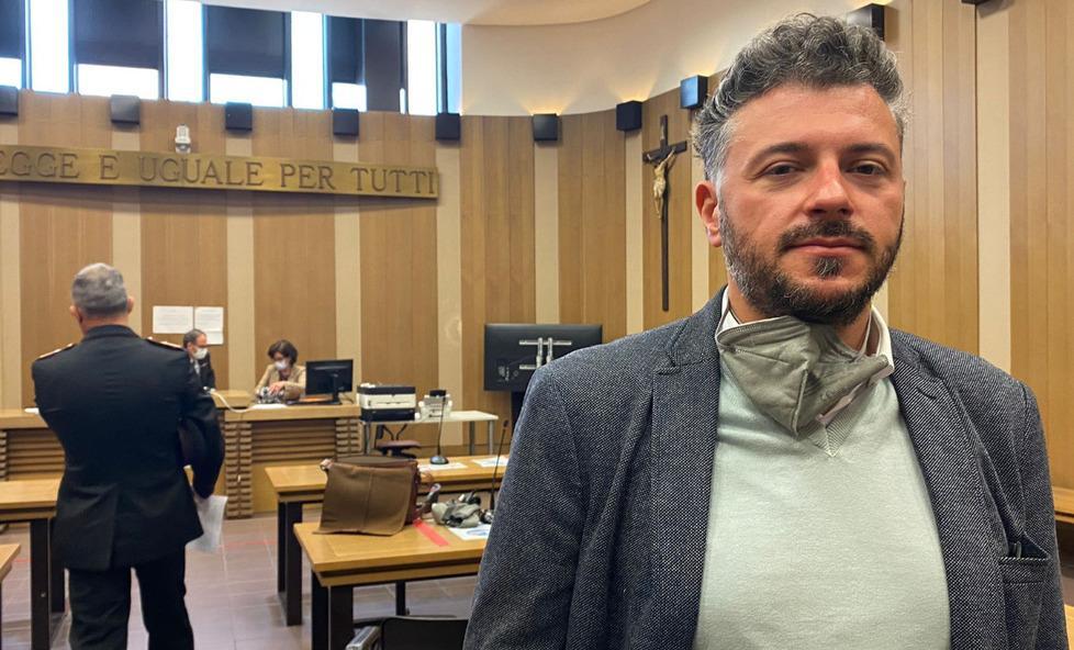 Luzzara, «Con le donne non ci parlo». E aggredisce due agenti: in cella 