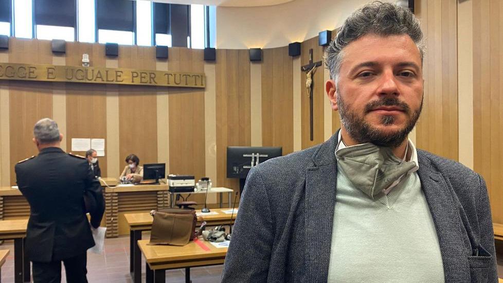 Luzzara, «Con le donne non ci parlo». E aggredisce due agenti: in cella