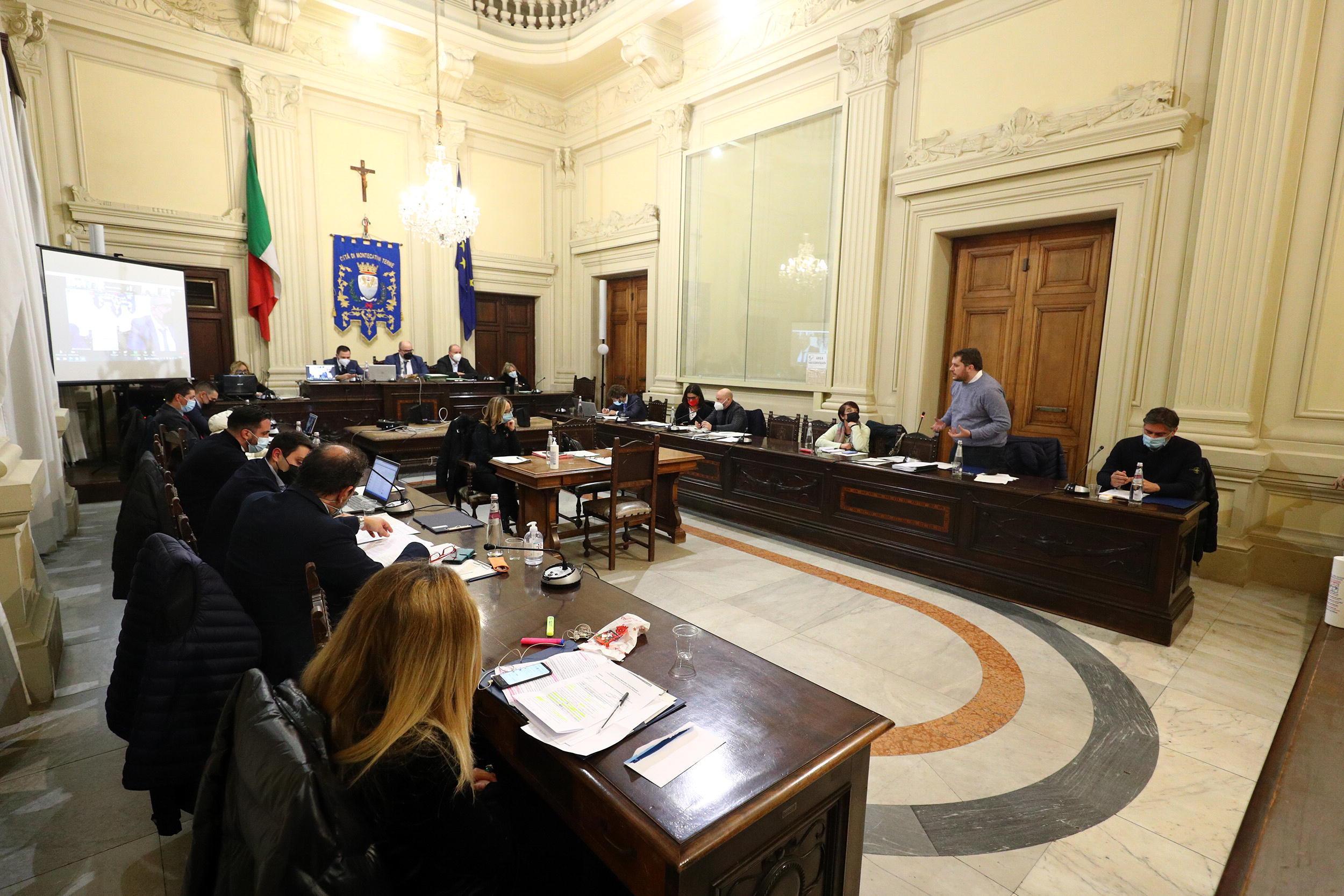Una seduta del consiglio comunale