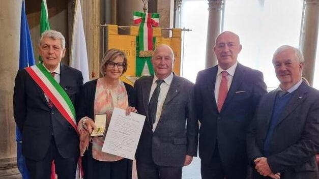 Un momento della premiazione il giorno del Primo Maggio a Firenze