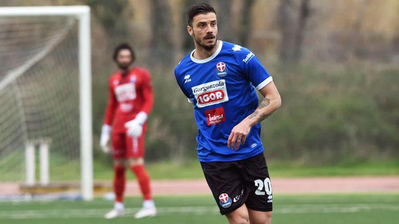 Maikol Benassi con la maglia del Novara