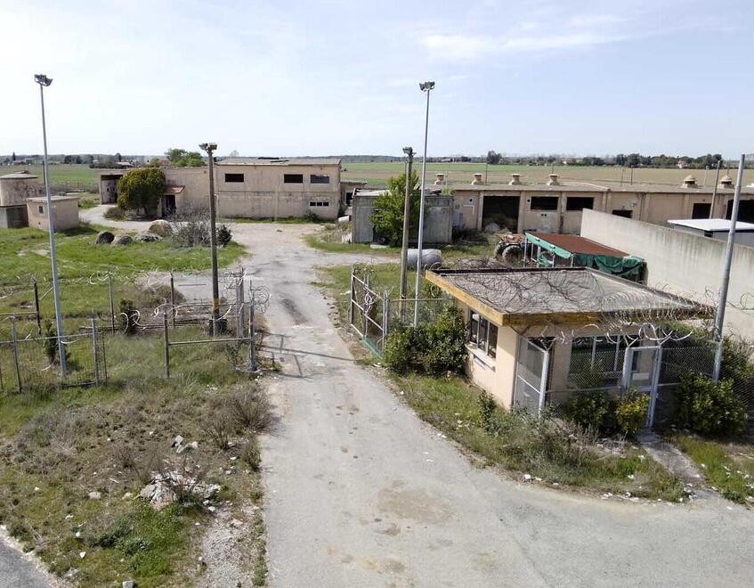 Una veduta dell’ex centro radar di Coltano