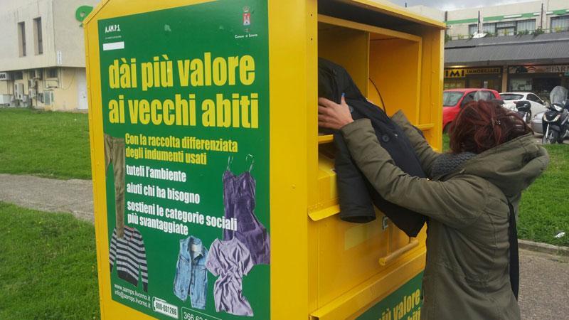 La raccolta degli abiti usati