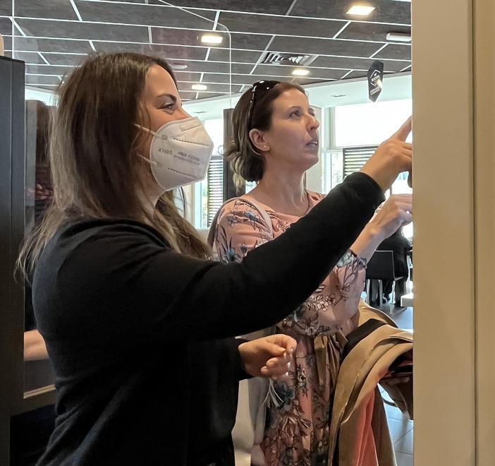 Via le mascherine, anzi no. Il “caso strano” di Ferrara «Vanno indossate ancora» 
