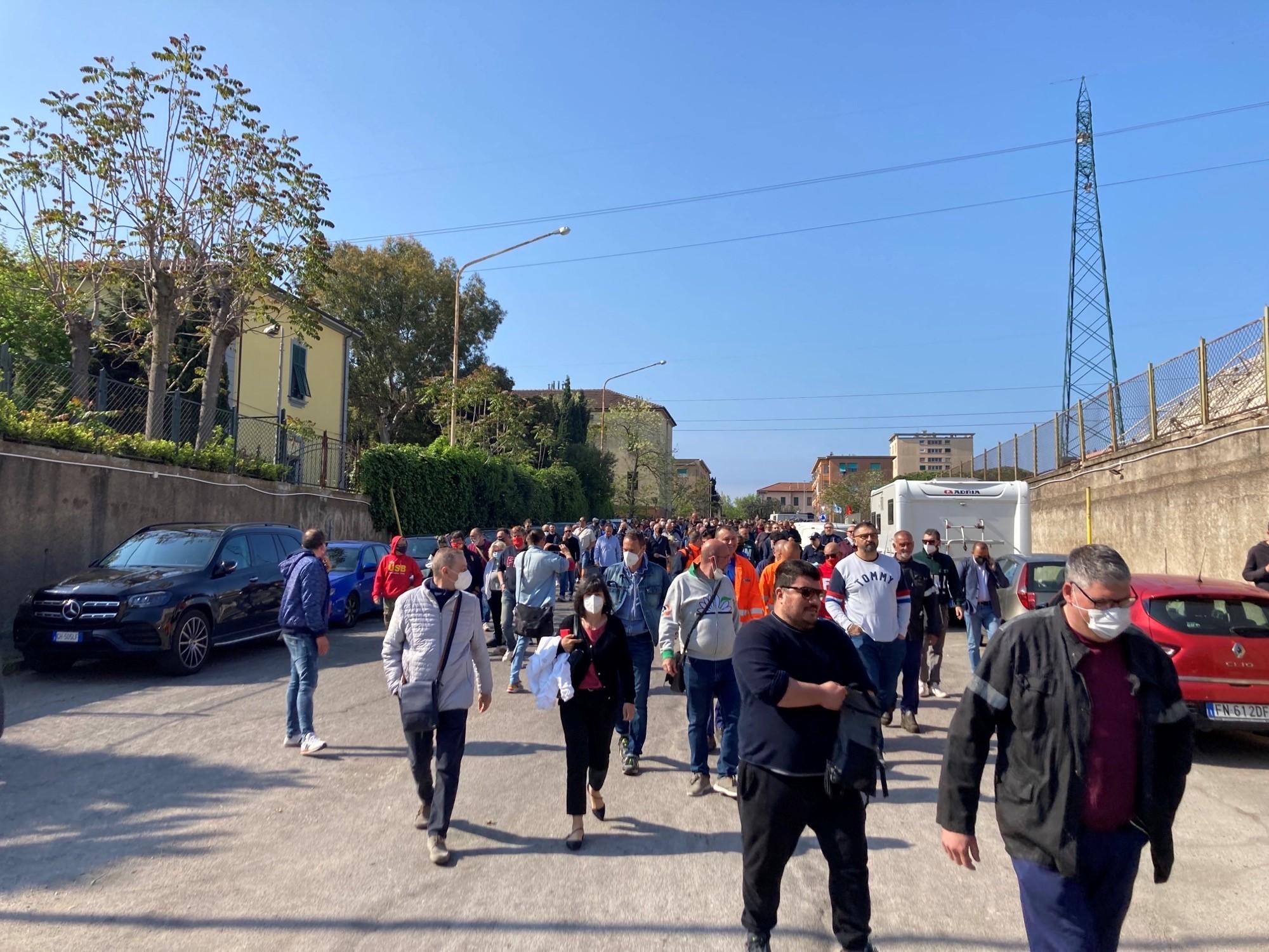 Piombino, vertenza Jsw: manifestano centinaia dei lavoratori 