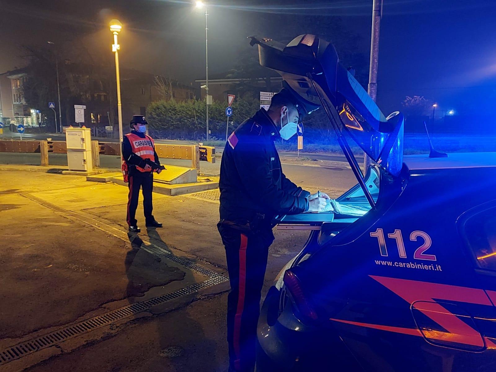 Vezzano, guida auto sequestrata senza patente: fa incidente e ne denuncia il furto