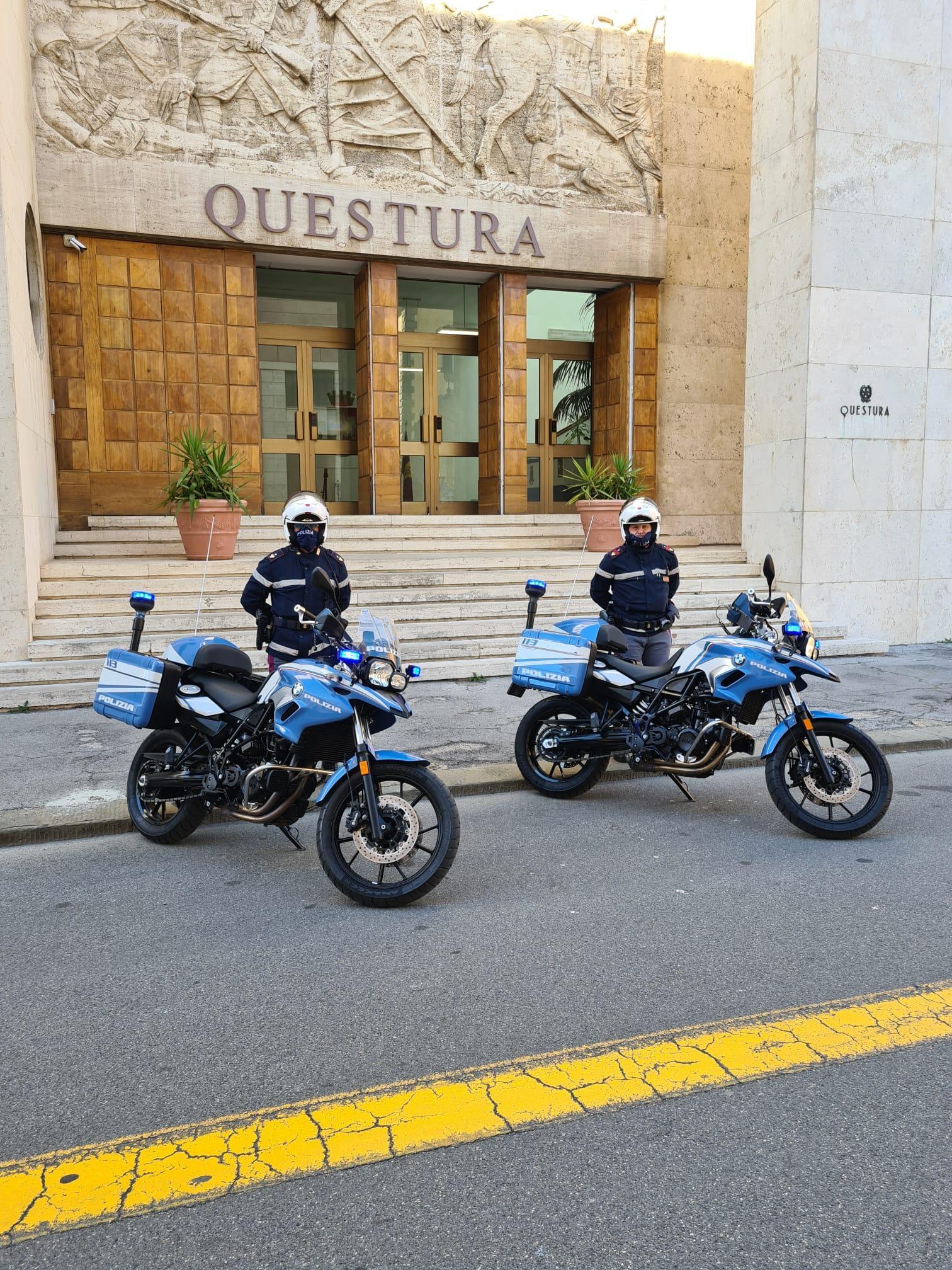 Ha creato il caos al pronto soccorso e ha picchiato i poliziotti: arrestato 