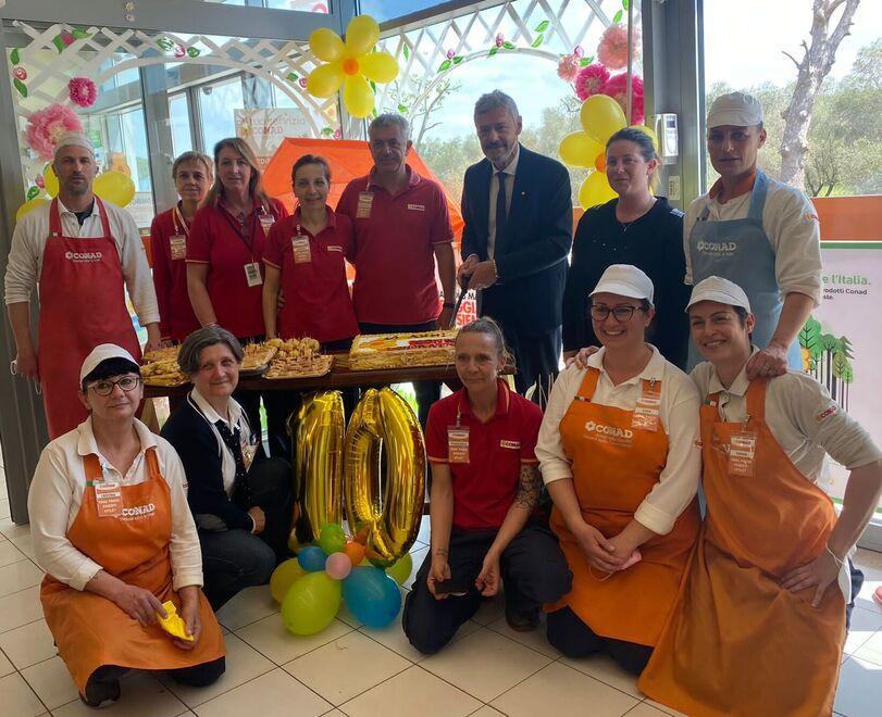 Un momento della festa per i 10 anni di Conad a Donoratico