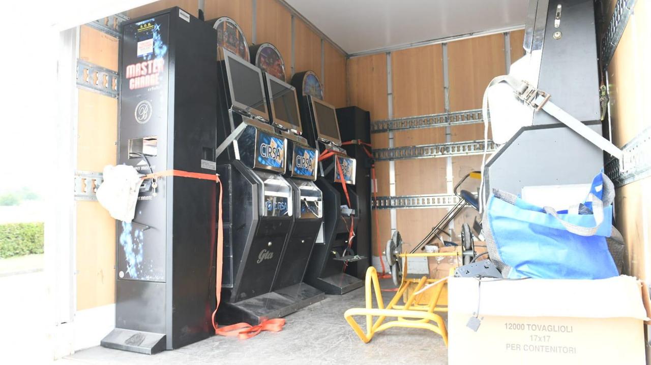 Sventrate quattro slot machine dentro un bar di Lammari