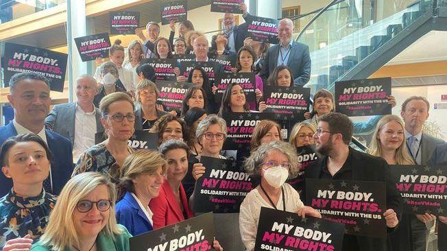 Aborto: Protesta al Pe, 'Solidarietà con le donne americane'
