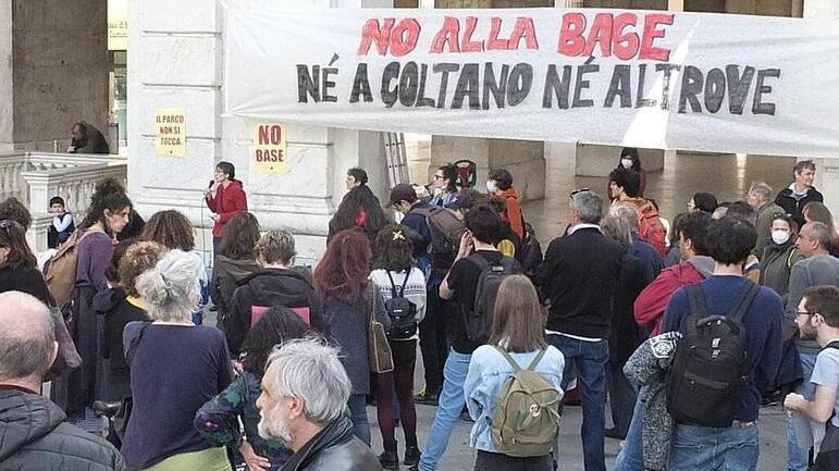 Oltre 100mila firme contro la base militare a Coltano