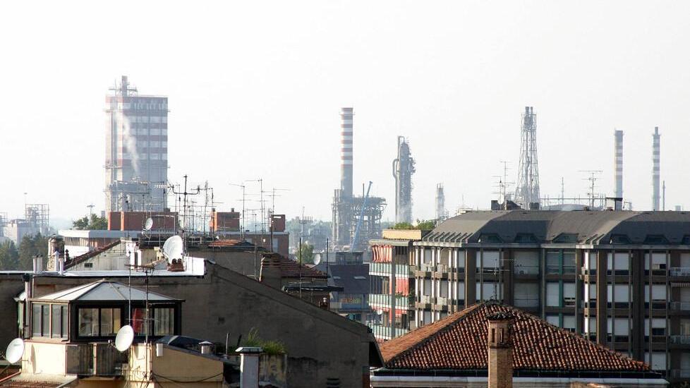 Stop al cracking di Marghera, il petrolchimico si mobilita: «In gioco i posti di lavoro»
