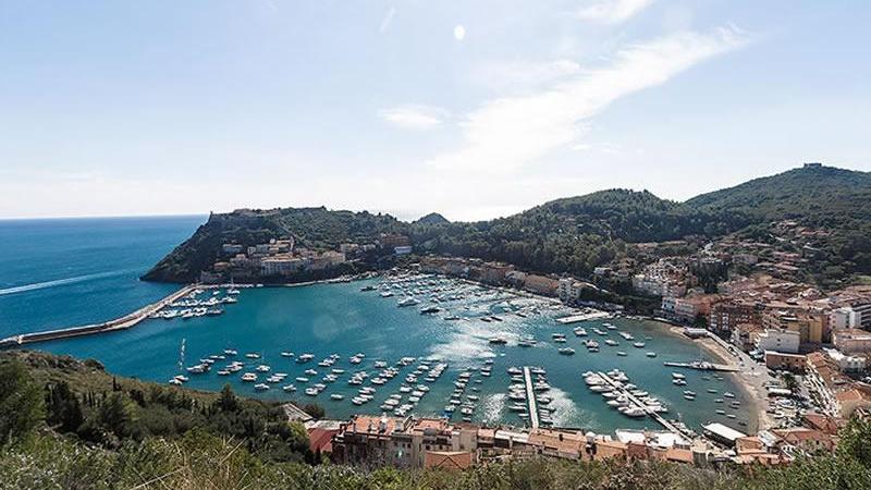 Porto Ercole e Porto Santo Stefano, l’intreccio di storia e natura in un mare di opportuni
