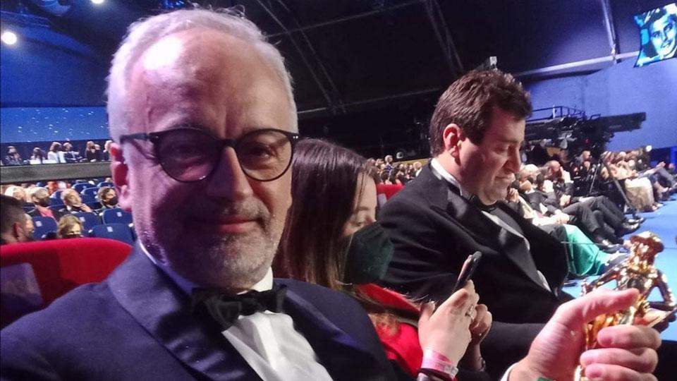 Fabio Venturi con il David di Donatello (foto dal suo profilo instagram)