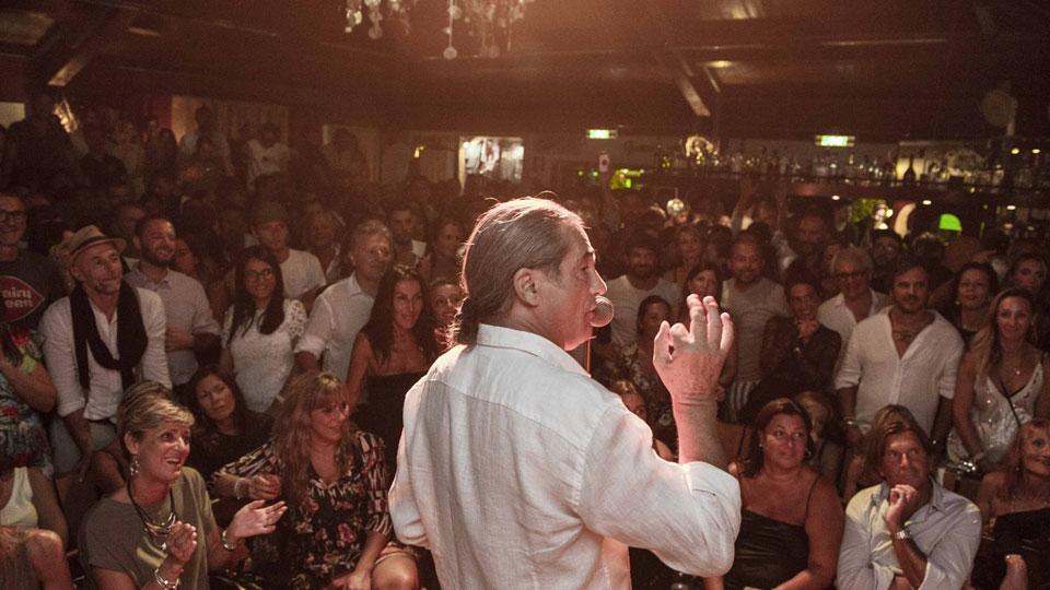 Giannino Di Giovanni in una serata nel locale di La Pila prima del Covid