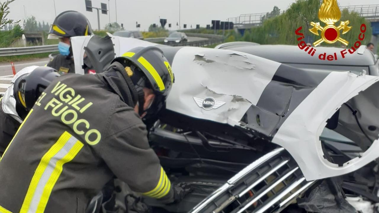 Campegine, tamponamento in A1: grave una donna di 38 anni