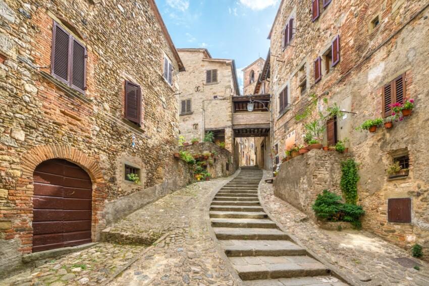 Una viuzza ad Anghiari, il suggestivo borgo in provincia di Arezzo