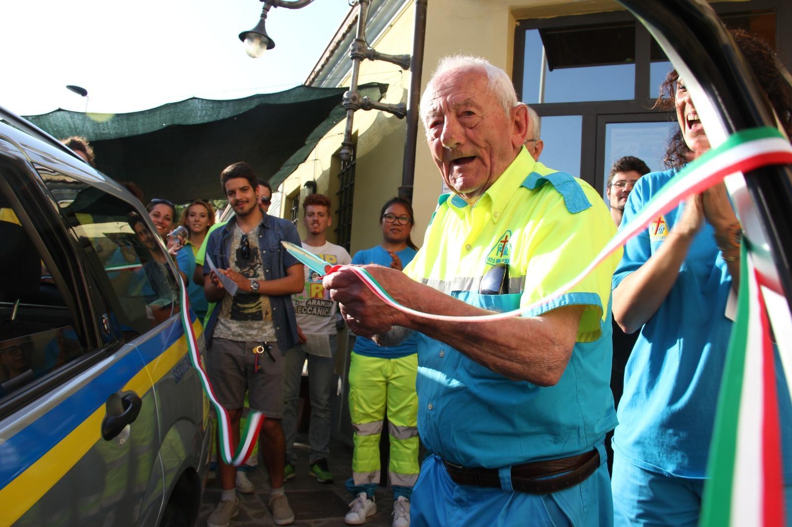 Oreste Iacopini, per tutti “Orestino”, durante un cerimonia pubblica alla Misericordia di Montenero