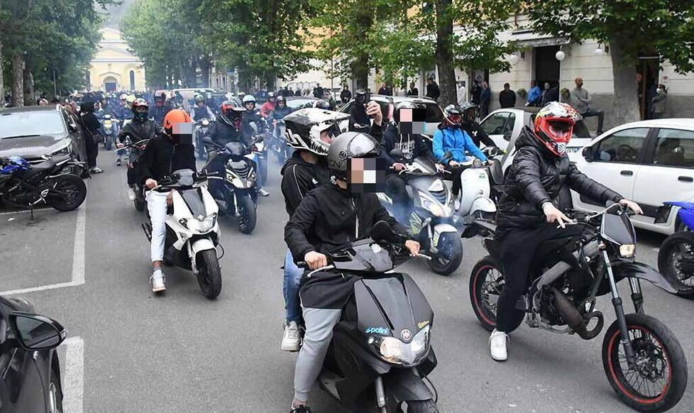 Rombo di motori, le note di Guccini e quell'ultimo abbraccio per Daniele 