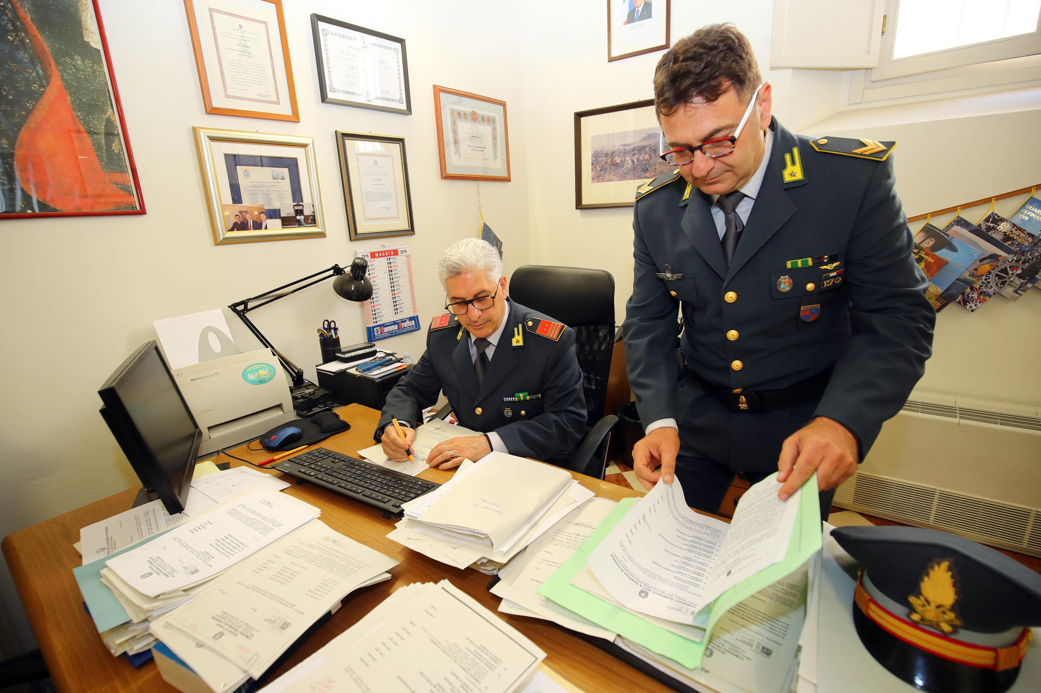 Ferrara, ottengono reddito di cittadinanza senza averne diritto: 23 nei guai