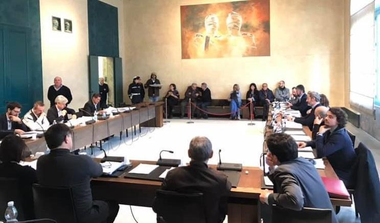 Pietrasanta, cittadinanza onoraria a Mussolini: il consiglio vota "No" alla revoca 