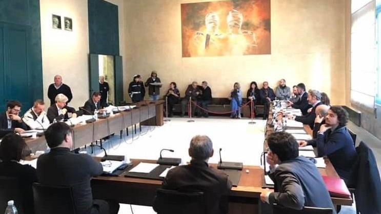 Pietrasanta, cittadinanza onoraria a Mussolini: il consiglio vota "No" alla revoca