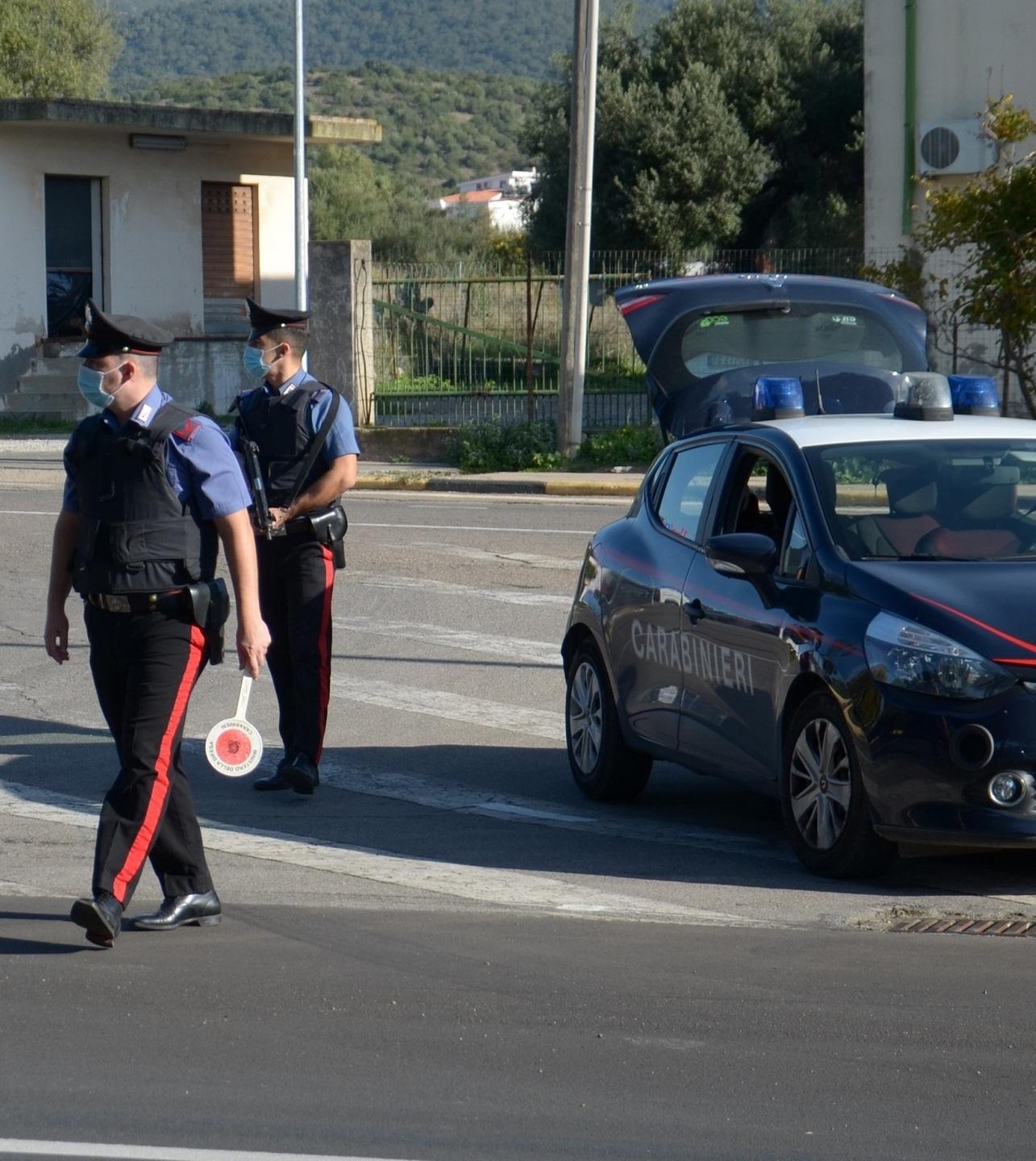 Rocambolesca fuga in auto a Budoni: 40enne di Orune nei guai 