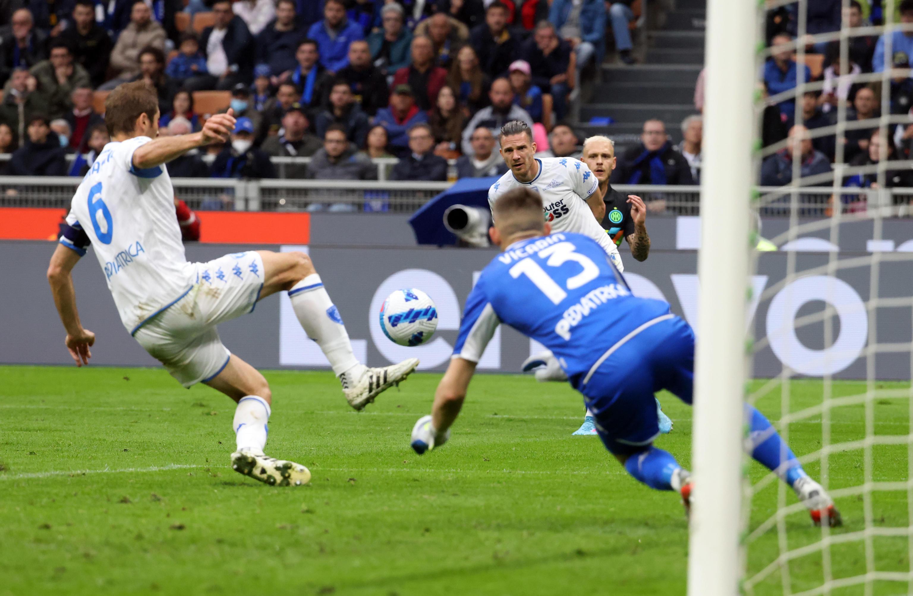 La sfortunata autorete di Romagnoli per il 2-1