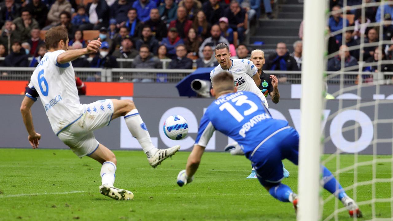 La sfortunata autorete di Romagnoli per il 2-1