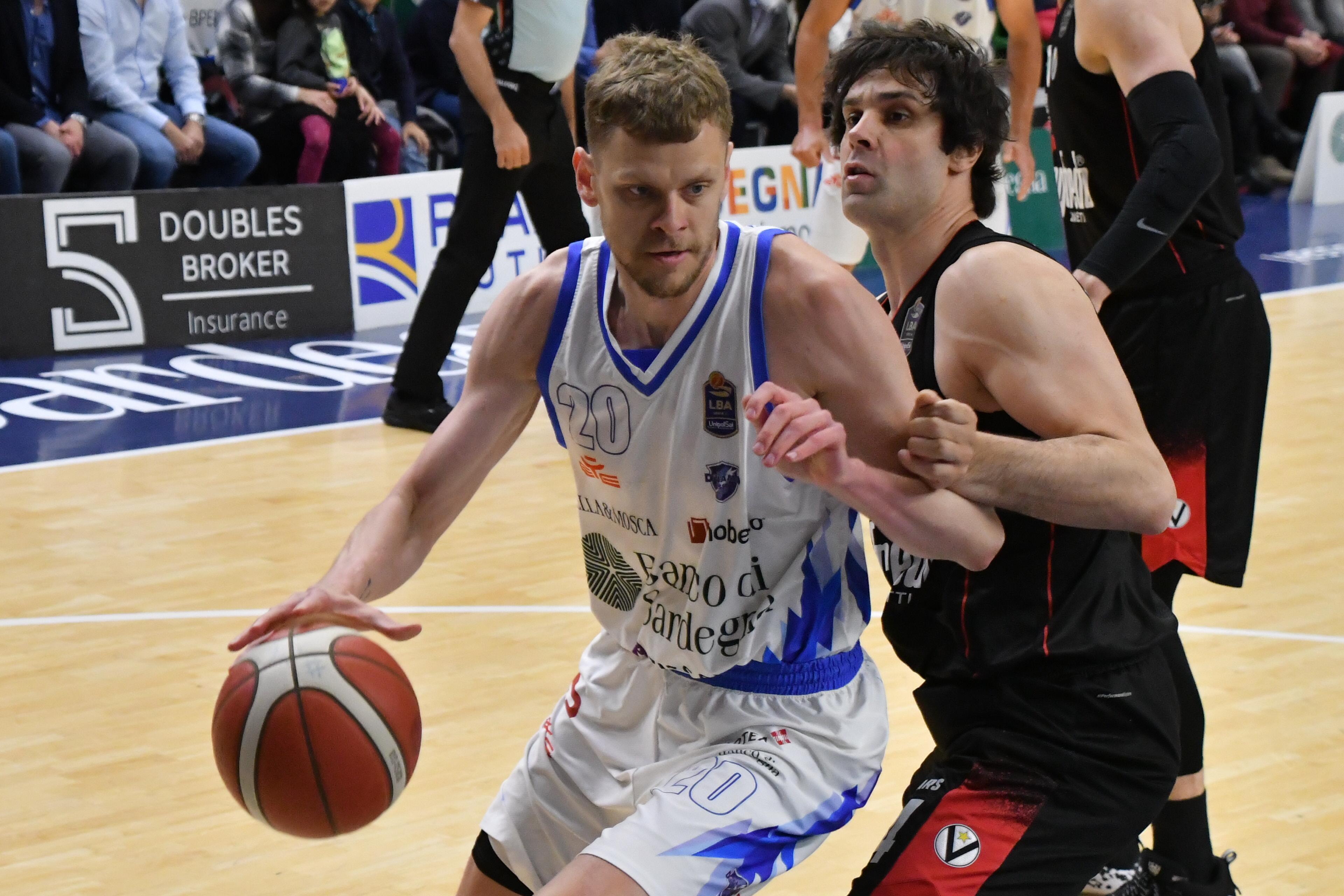 Basket, la Dinamo travolge la Virtus Bologna: 108-73