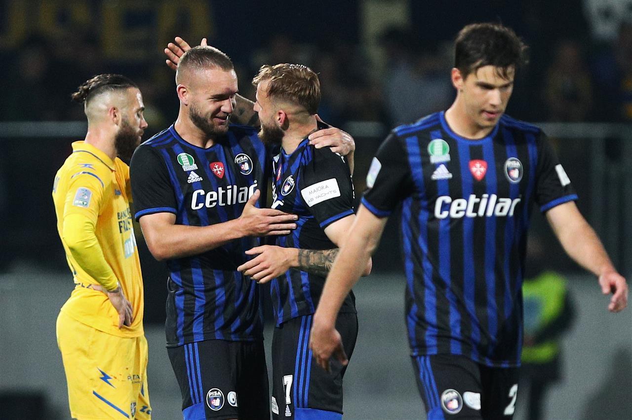 Esultano gli autori dei gol nerazzurri (foto Sestini)