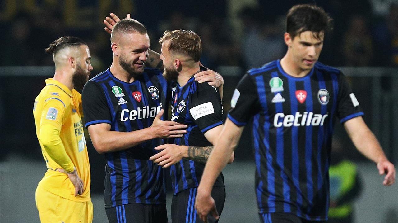Esultano gli autori dei gol nerazzurri (foto Sestini)
