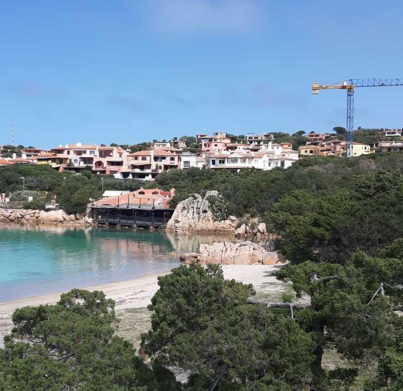 Ambiente, viaggio nei paradisi delle vacanze: i cantieri puntano al lusso, ma l’ecosostenibilità è zero 