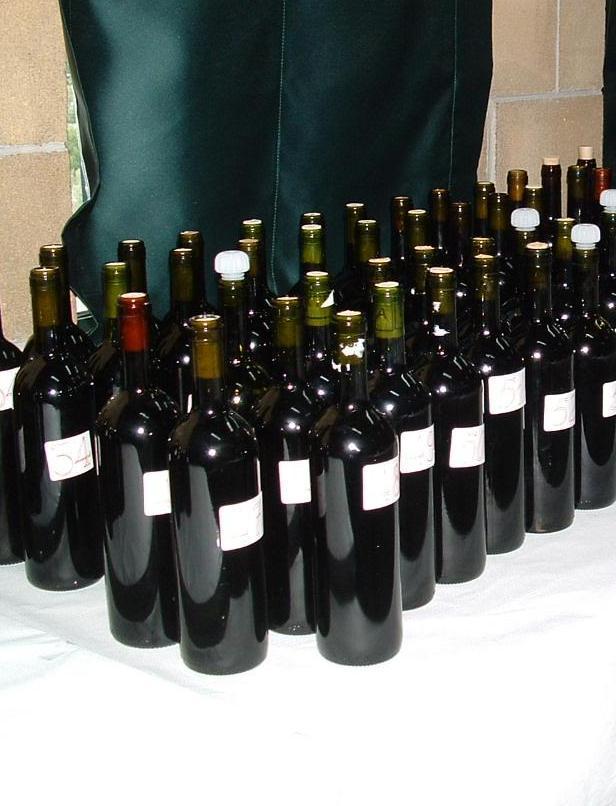 Prezzo del vetro alle stelle, mazzata per olio e vino 