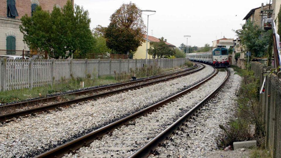 La tratta ferroviaria nei pressi di Granaiolo a Castelfiorentino (foto sestini)