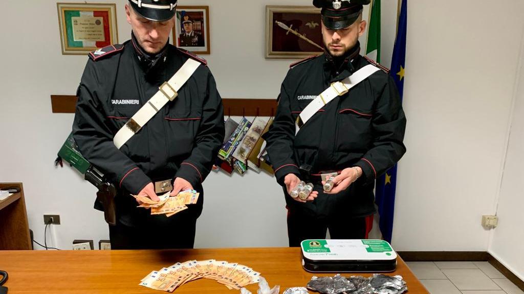 Scandiano, la droga nei calzini e negli slip: 49enne arrestato