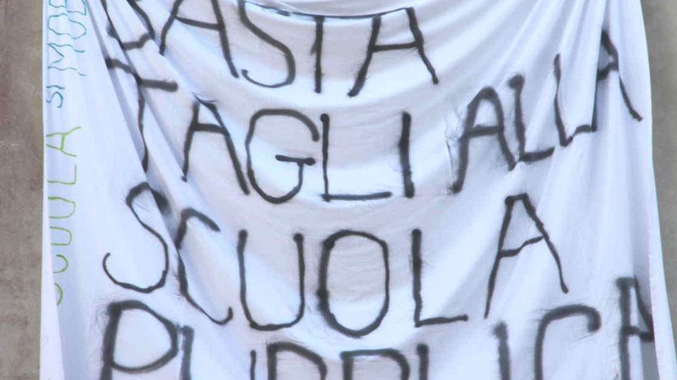 Ancora un anno scolastico alle prese con i tagli di classi e personale