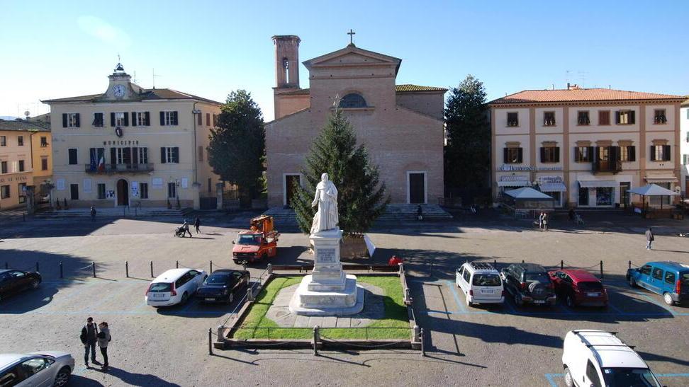 Piazza Boccaccio a Certaldo: sarà chiusa alle auto