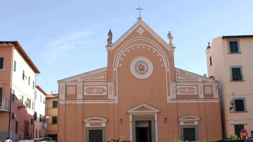 Il Duomo di Portoferraio, cui fanno riferimento i volontari della Caritas in campo per rendere fruibile Villa Biagini