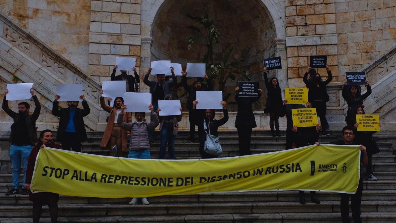 Difendere il dissenso in Russia: flash mob di Amnesty International a Cagliari